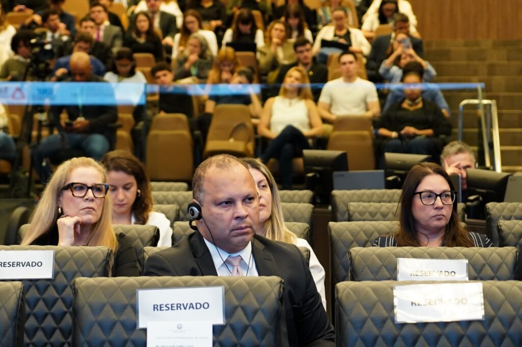 Advogado-geral adjunto da AGE-MG representa governador de Minas no congresso "Diálogo de Cortes - A complementaridade entre a ordem jurídica brasileira e a internacional"