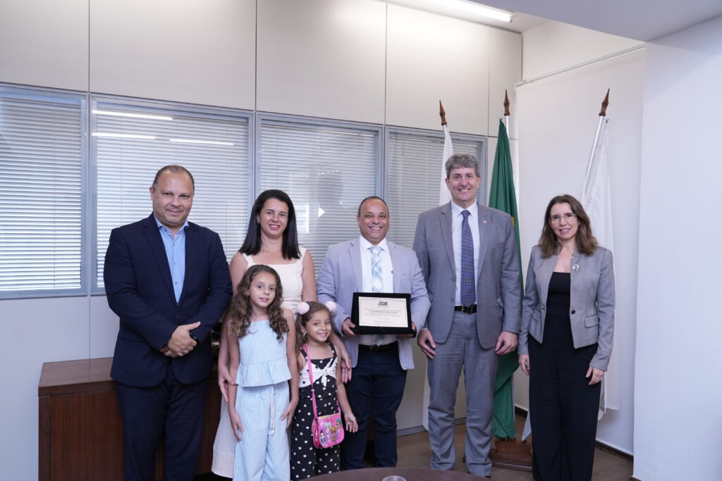 AGE-MG homenageia 1º sargento da Polícia Militar que prestou relevantes serviços à população mineira e à instituição