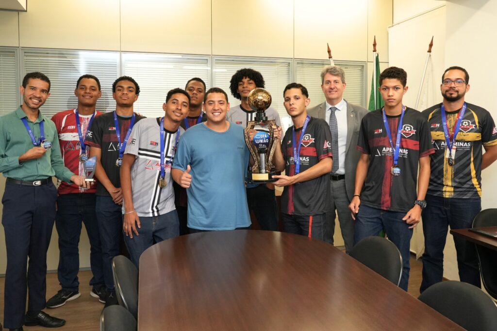 Advogado-geral do Estado parabeniza adolescentes que representaram AGE-MG na Copa União Assprom